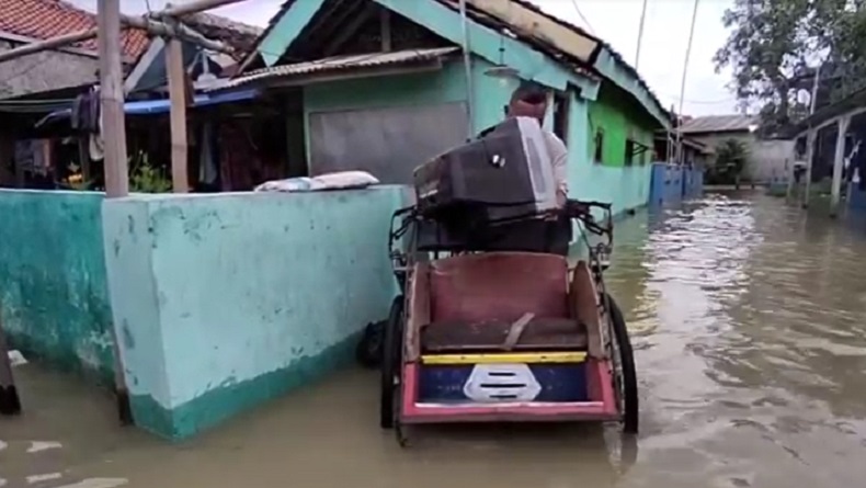 2 Sungai Meluap, Ratusan Rumah Warga di Pamanukan Subang Terendam Banjir