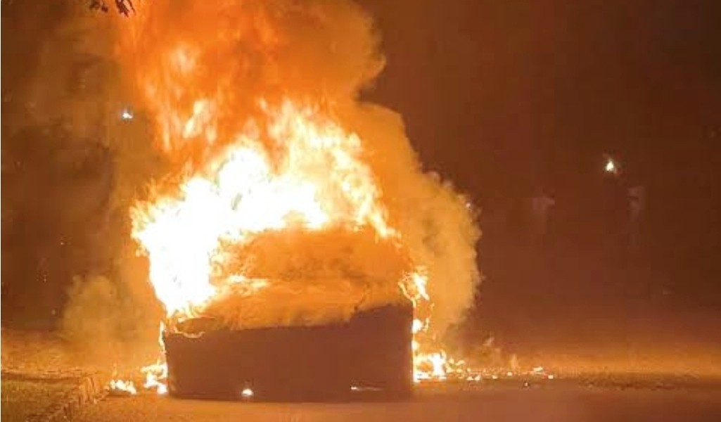 Mobil Listrik Terbakar Ternyata Susah Dipadamkan, Harus Direndam Air 1 Minggu