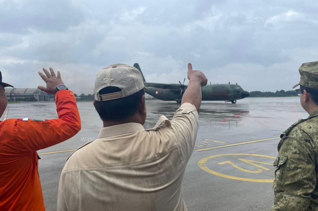 Prabowo Hujan-Hujanan Saat Lepas Bantuan ke Turki, Reaksi Warganet: Tulus