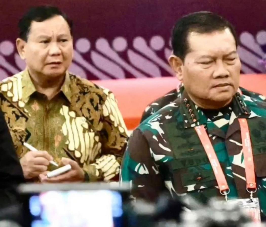 Warganet Soroti Prabowo yang Fokus Mencatat saat Jokowi Bicara ke Media