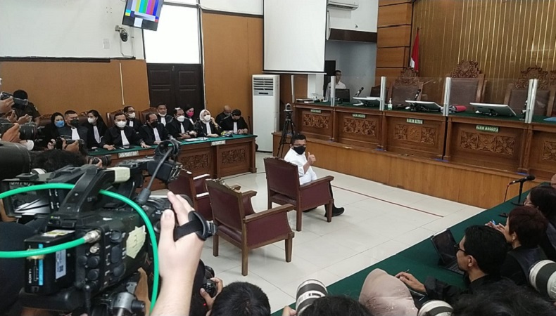 Momen Ferdy Sambo di Sidang Vonis Pembunuhan Brigadir J, Sempat Acungkan Jempol
