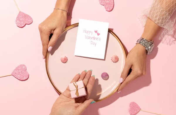 10 Ide Kado Valentine Romantis, Bikin Pasangan Meleleh