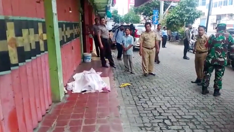 Bandarlampung Geger, Mayat Tunawisma Ditemukan di Depan Toko