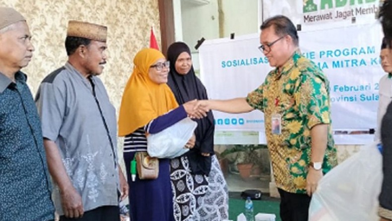 Komisi IX DPR-BKKBN Bantu Korban Banjir dan Tanah Longsor Manado