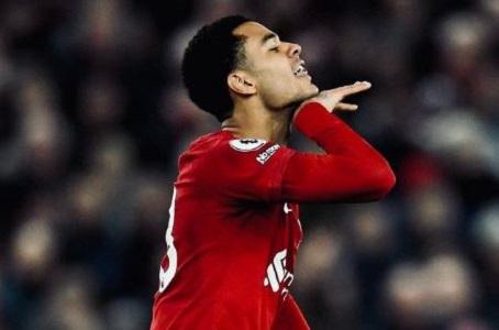 Cetak Gol Pertama di Liverpool, Cody Gakpo Tiru Selebrasi Virgil van Dijk