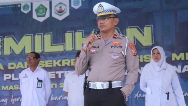 Edukasi Keselamatan Berkendara Santri, Polresta Manado Datangi Madrasah