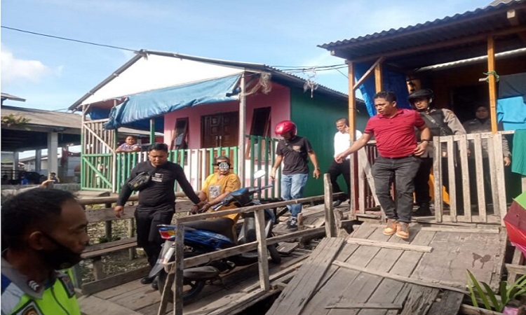 Kampung Narkoba di Medan Belawan Digerebek Polisi, IRT Diduga Jadi Pengedar Sabu Ditangkap