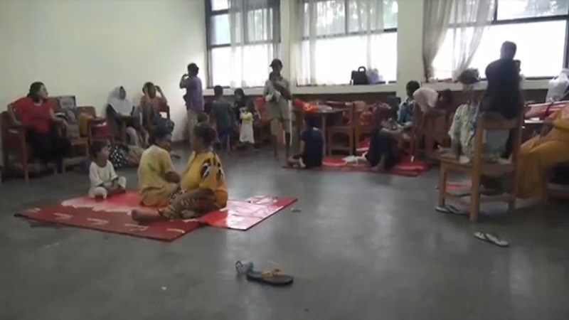 Banjir di Makassar, Puluhan Warga Masih Bertahan di Posko Pengungsian