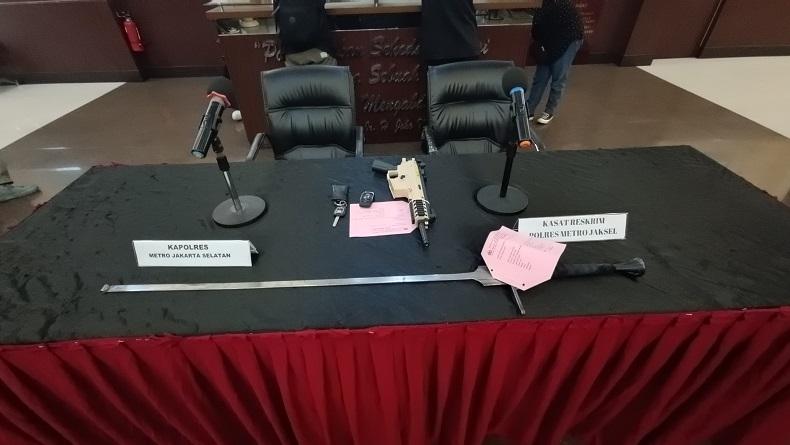 Polisi Tegaskan Pengemudi Fortuner Arogan Ngamuk Pakai Pedang Anggar: Ini Patahannya