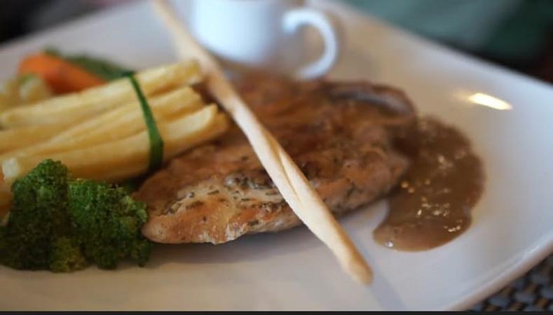  Lezatnya Steak Ayam Valentine Spesial bagi Pengantin Baru, Kaya Bumbu Rempah 