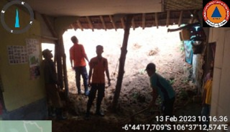 Tebing 6 Meter di Bogor Longsor, 1 Keluarga Mengungsi