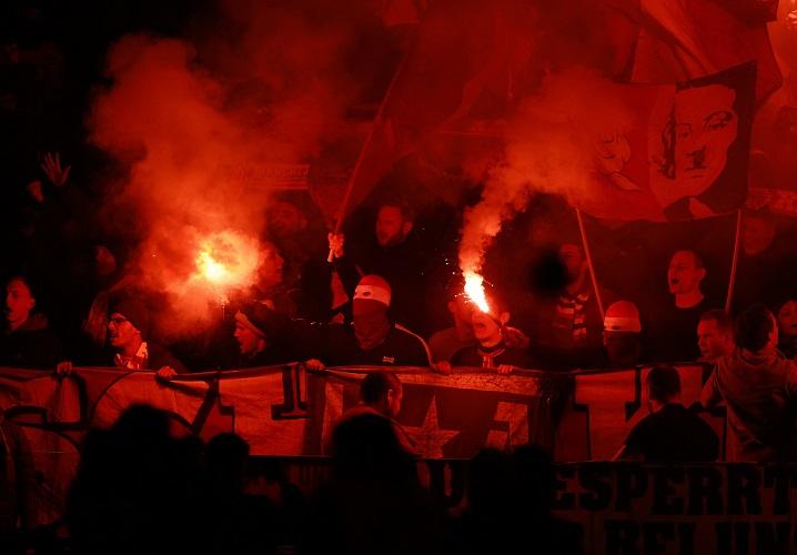 Suporter Bayern Munchen Protes ke PSG karena Tiket Mahal, Bawa-bawa Neymar