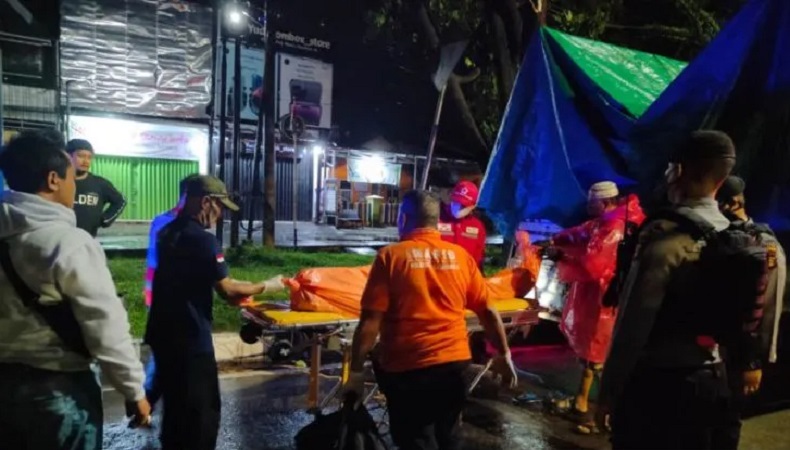 Samarinda Geger, Pria Paruh Baya Ditemukan Tewas di Belakang Truk