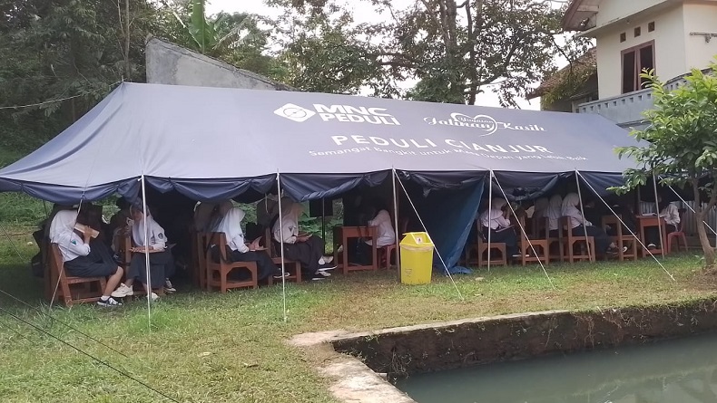 MNC Peduli Salurkan Tenda Darurat untuk SDN Giriwinaya dan SMPN 3 Cianjur