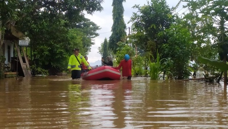 Banjir Rendam Puluhan Rumah di Ponorogo, Jembatan Antardesa Terputus