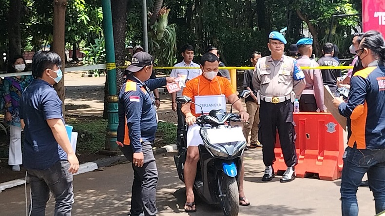 Oknum Brimob Pembunuh Sopir Taksi Online Belum Dipecat, Keluarga Korban Protes Keras