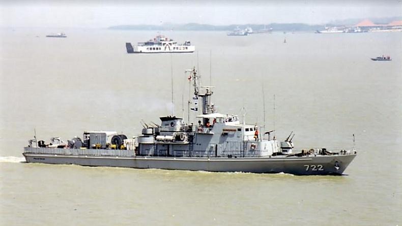 2 Kapal Kandas di Perairan Ketapang, TNI AL Selamatkan Nakhoda dan ABK
