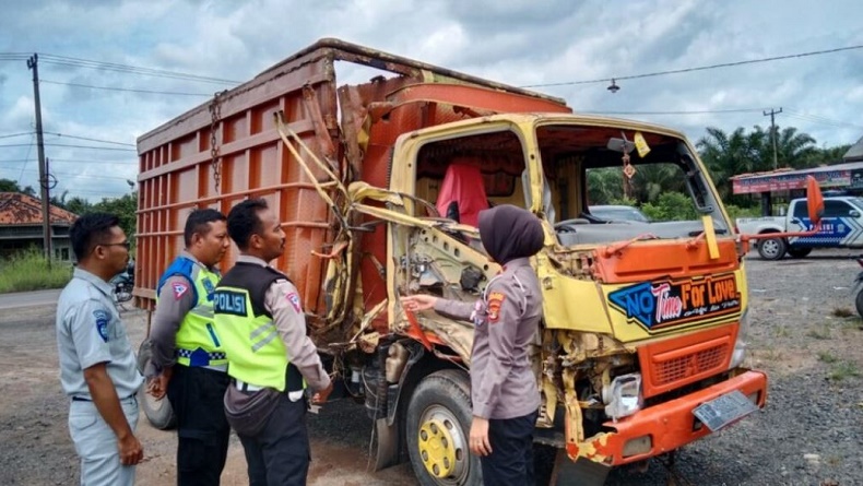 Kecelakaan Maut 2 Truk Tabrakan di Jalintim Lampung Tengah, 3 Tewas, 8 Luka-Luka