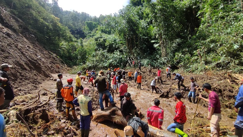 Pergi ke Ladang, Perempuan di Karanganyar Hilang Diduga Tertimbun Longsor