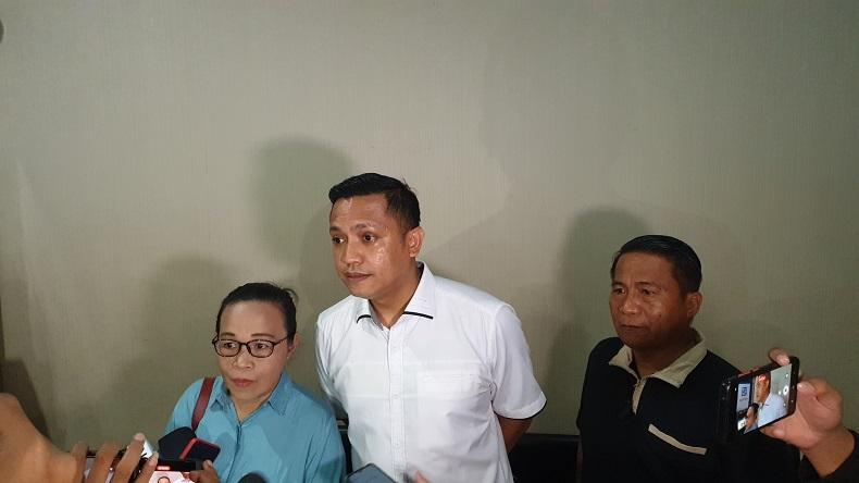 Orang Tua Jenguk Bharada E di Rutan Bareskrim Polri