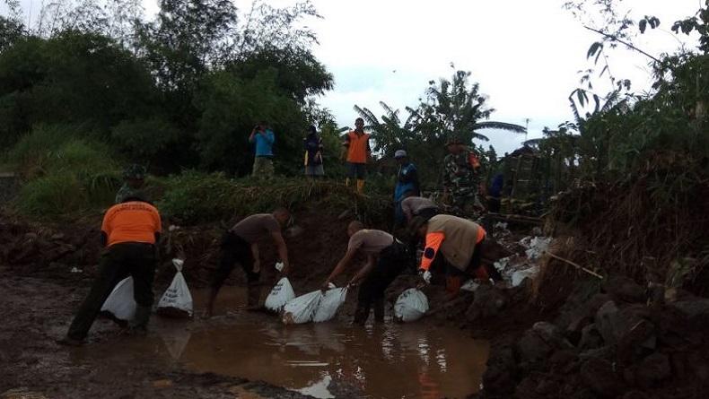 Tanggul Jebol Sebabkan Banjir di Kudus Mulai Diperbaiki 
