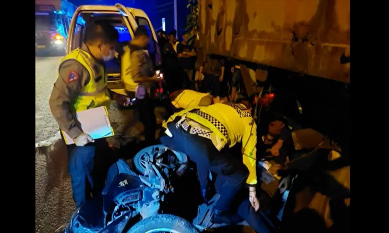 Kecelakaan Maut di Tuban, Anggota Polisi Tewas Tabrak Truk Parkir 
