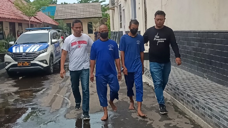 Cekcok saat Pesta Miras, Ayah dan Anak di Cirebon Kompak Bacok Tetangga hingga Kritis