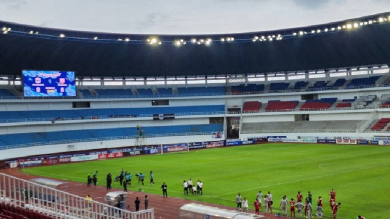 Ricuh Suporter di Luar Stadion, Pertandingan PSIS Vs Persis Sempat Dihentikan Sementara 
