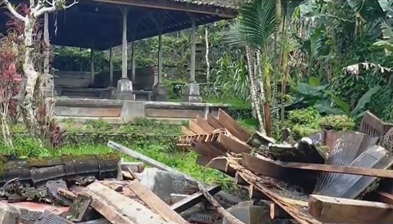 Bangunan Pura Agung Besakih Jebol akibat Hujan Deras