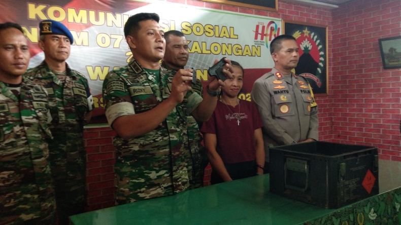 Bongkar Loteng Rumah, Warga Pekalongan Temukan Granat dan Pistol Bayard Buatan Belgia