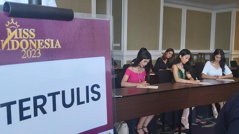 Peserta Antusias Ikuti Audisi Miss Indonesia 2023 di Surabaya