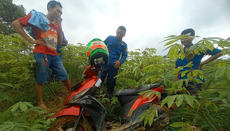 Pemotor Tersesat ke Kebon Singkong Bogor setelah Ikuti Google Maps