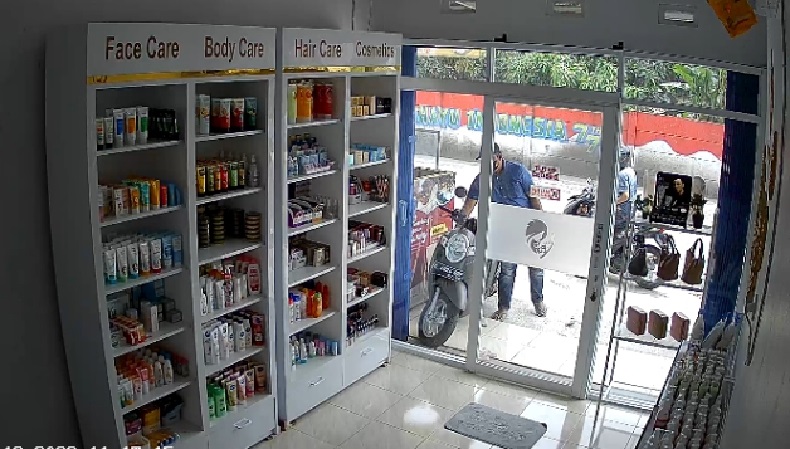 Maling Bersenpi Sasar Toko Kecantikan di Bekasi, 1 Motor Pengunjung Raib