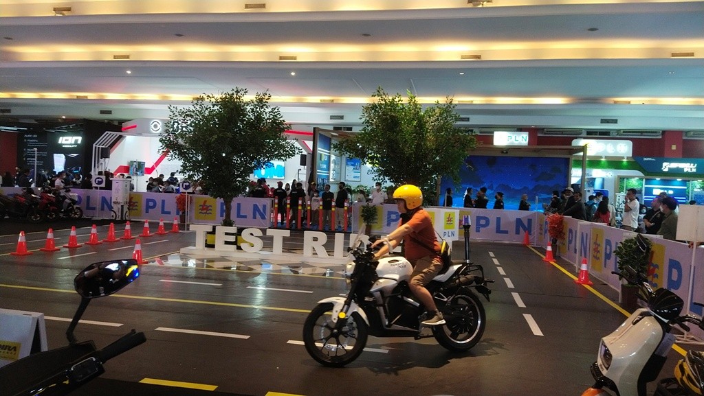 Ingin Test Ride Motor Listrik? Ini Daftar Motor yang Bisa Dijajal di IIMS 2023