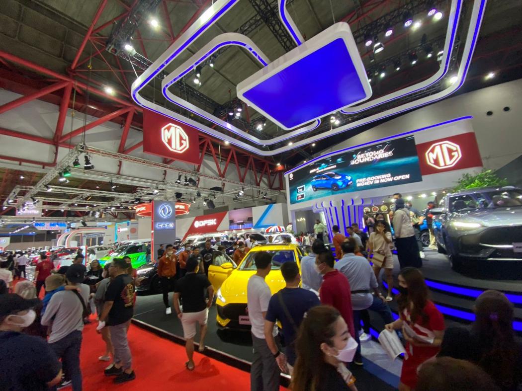 IIMS 2023 Hari Ketiga Pengunjung Membeludak, Begini Suasananya