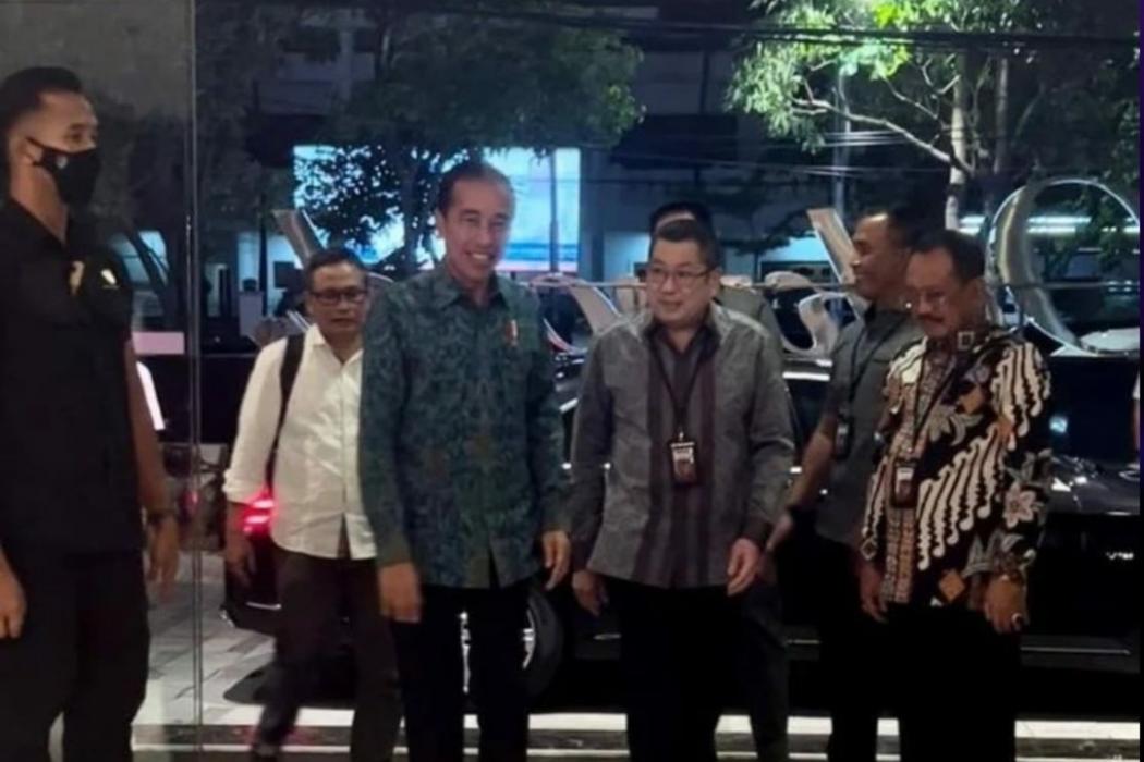 Hary Tanoe Sambut Presiden Jokowi di Surabaya
