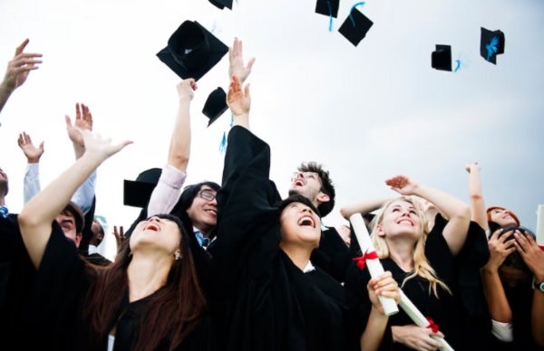 Kemendikbudristek: Wisuda Sekolah Bukan Kewajiban dan Tidak Boleh Memberatkan Orang Tua Murid
