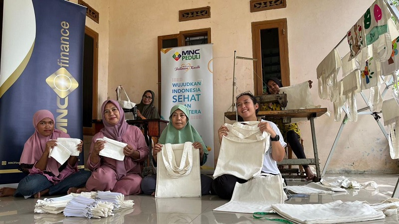 Bersama MNC Peduli, MNC Finance Dukung Ekonomi Kreatif Muara Gembong