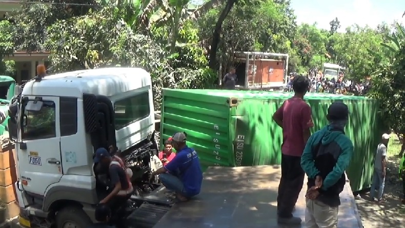 Kronologi Tabrakan Beruntun di Purwakarta, Truk Petikemas Diduga Rem Blong