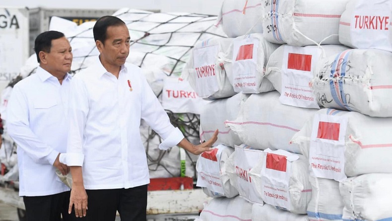 Prabowo Dampingi Jokowi Berangkatkan Bantuan Kemanusiaan untuk Turki dan Suriah
