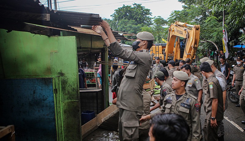 Penertiban PKL di Kawasan Wisata Pantai Purus Ricuh