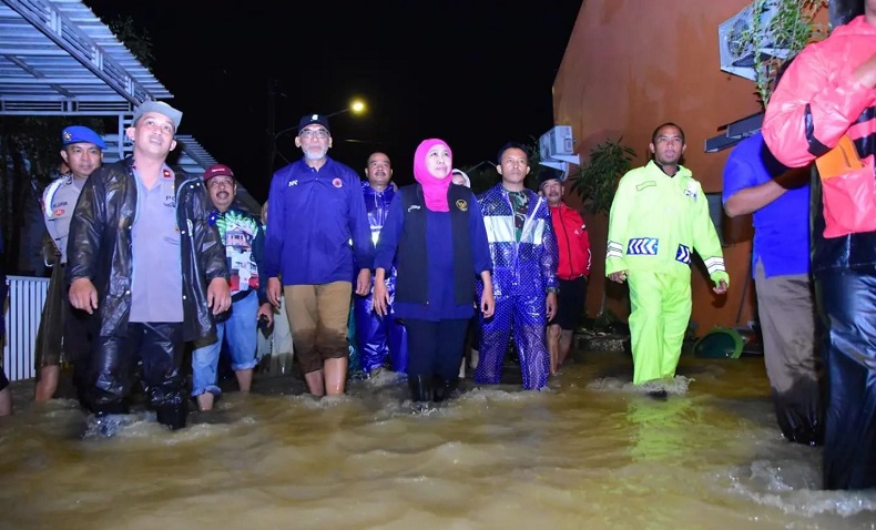 Banjir Terjang 4 Desa di Driyorejo Grerik, Khofifah: Harus Ada Tanggul Permanen