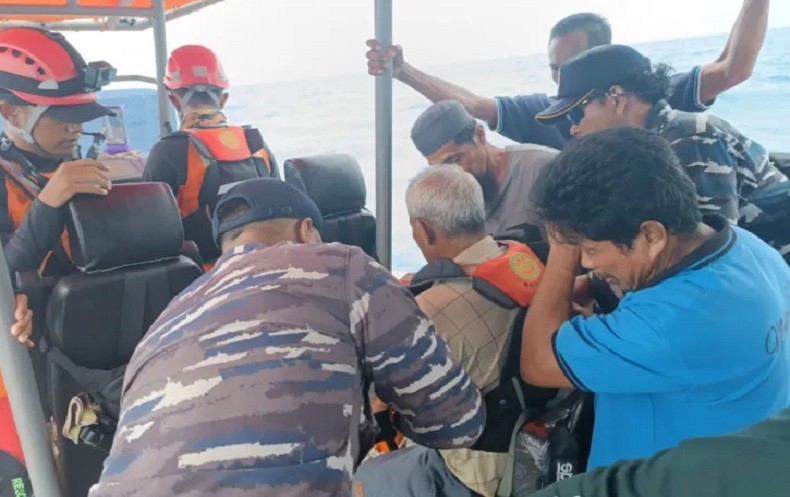 Penumpang Kapal Jatuh ke Laut Karimata Ditemukan Selamat, Kondisinya Lemas