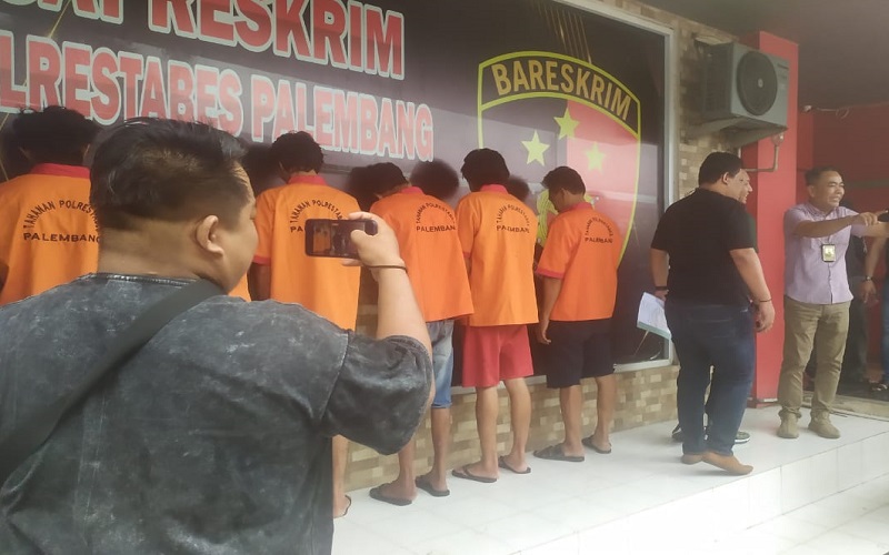 Komplotan Bobol Rumah Kosong di Palembang Dibekuk, Curi Daun Pintu hingga Granit