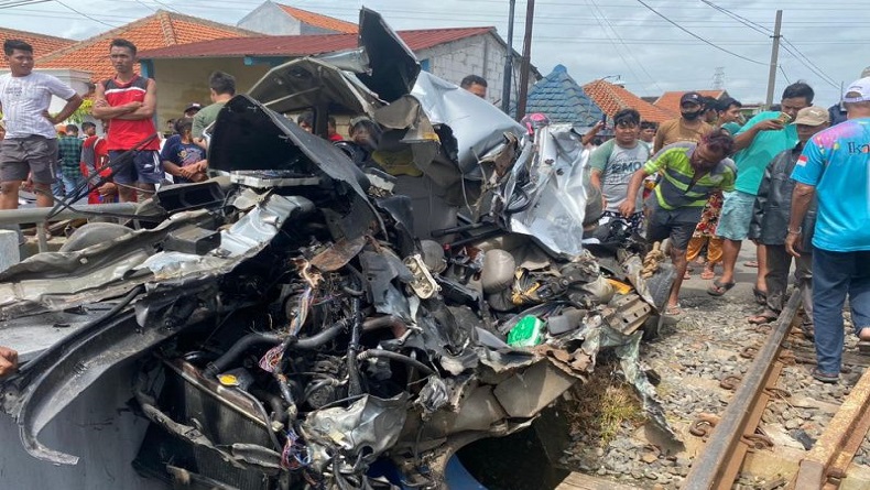 Kecelakaan KA Argo Bromo Anggrek Tabrak Mobil di Semarang, 2 Orang Tewas