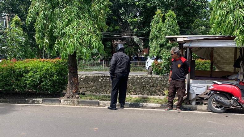 Remaja Putri Oleng saat Naik Motor Supra, Nyemplung ke Selokan di Kalideres