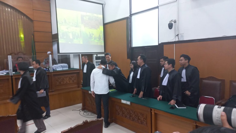 Momen Hakim Tegur Wartawan usai Vonis Arif Rachman Arifin: Kemarin Pagarnya Roboh