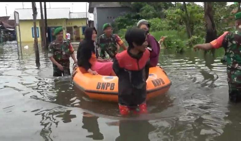  Banjir Pekalongan Semakin Parah, Petugas Gabungan Evakuasi Ratusan Warga Terdampak