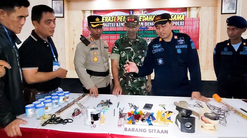 Geledah Rutan Situbondo, Petugas Temukan Paku hingga Silet di Kamar Tahanan
