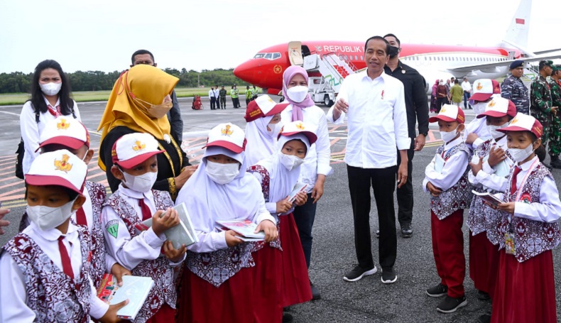 Cerita Siswi SD Balikpapan Sempat Menangis Tak Bisa Bertemu dan Foto Bareng dengan Jokowi